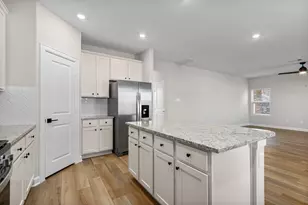 1006 Whispering Winds Dr, Beasley, TX 77417 - Photo 7