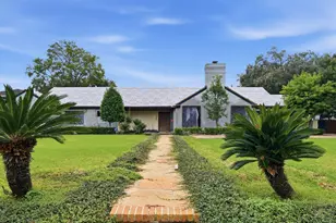 5545 Candlewood Dr, Houston, TX 77056 - Photo 1