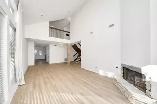10743 Boardwalk St, Houston, TX 77042 - Photo 9