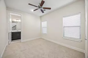 1029 Green Kensington Dr, Houston, TX 77008 - Photo 3