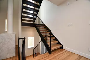 92 Dennis St, Houston, TX 77006 - Photo 9