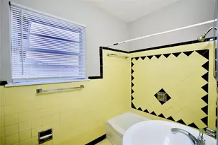 8733 Robindell Dr, Houston, TX 77074 - Photo 9