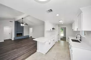 10602 Raydell Dr, Houston, TX 77031 - Photo 7
