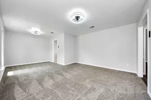 10602 Raydell Dr, Houston, TX 77031 - Photo 9