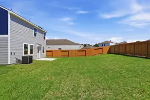 8202 Blooming Meadow Ln, Houston, TX 77016 - Photo 11