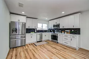 17114 Barcelona Dr, Friendswood, TX 77546 - Photo 11