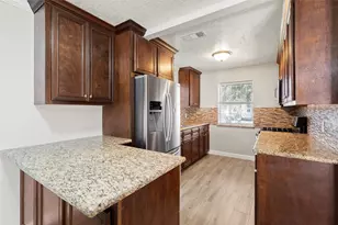 907 Northbend Dr, Baytown, TX 77521 - Photo 7