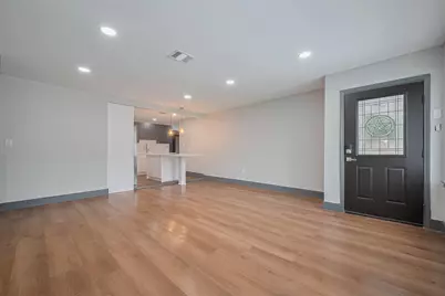 6058 Lyndhurst Drive, Houston, TX 77033 - Photo 5