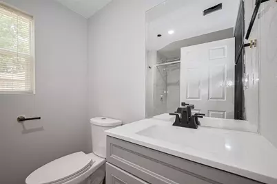 6058 Lyndhurst Drive, Houston, TX 77033 - Photo 25