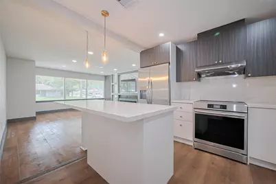 6058 Lyndhurst Drive, Houston, TX 77033 - Photo 21