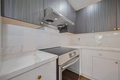 6058 Lyndhurst Drive, Houston, TX 77033 - Photo 15