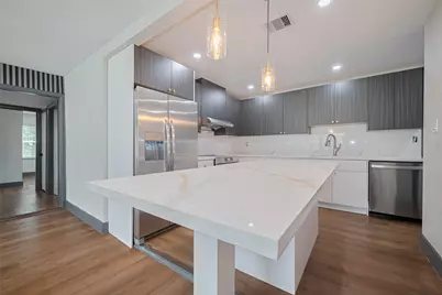 6058 Lyndhurst Drive, Houston, TX 77033 - Photo 13