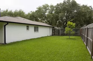 1204 Osborne Dr, Friendswood, TX 77546 - Photo 11