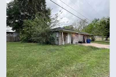 1300 Lois Street, Bay City, TX 77414 - Photo 3