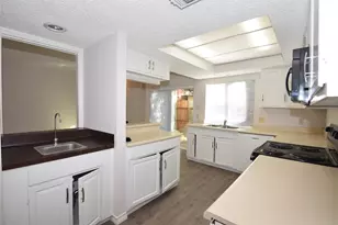 14239 Misty Meadow Ln, Houston, TX 77079 - Photo 9