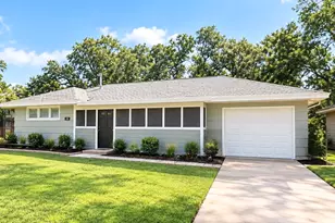 233 Caladium St, Lake Jackson, TX 77566 - Photo 1