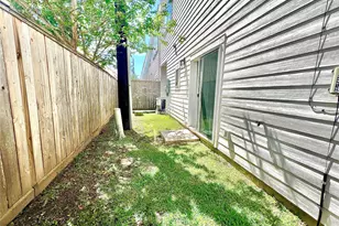 7711 Westside Villas Ln, Houston, TX 77055 - Photo 29