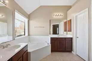 18915 Rustling Ridge Ln, Tomball, TX 77377 - Photo 17