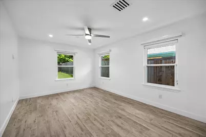 4914 Holly Street, Bellaire, TX 77401 - Photo 11