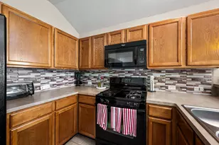 1023 Hampton Villa Ln, Houston, TX 77047 - Photo 9