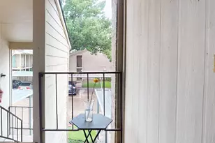 700 Thicket Ln, Houston, TX 77079 - Photo 3