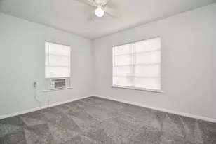 941 Lucky St, Houston, TX 77088 - Photo 11