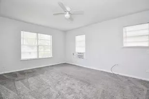 941 Lucky St, Houston, TX 77088 - Photo 9