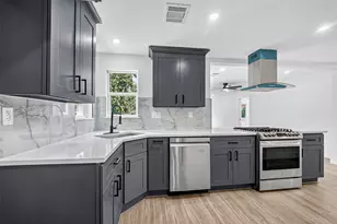 106 S 9th St, Houston, TX 77562 - Photo 15