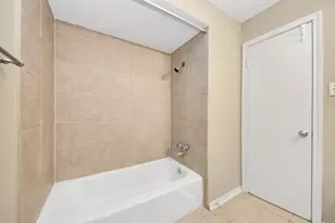 17105 Beaver Springs Dr Dr, Houston, TX 77090 - Photo 41