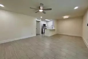 2121 Fountain View Dr, Houston, TX 77057 - Photo 3