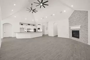 719 Cold Spg Dr, Baytown, TX 77523 - Photo 9