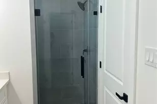 8203 Sparta St, Houston, TX 77028 - Photo 9