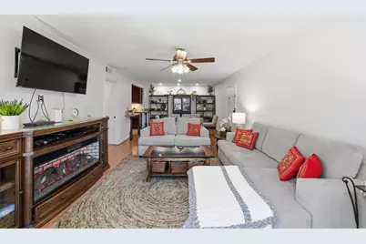 7575 Katy Fwy #89, Houston, TX 77024 - Photo 3