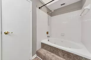9850 Pagewood Ln, Houston, TX 77042 - Photo 23