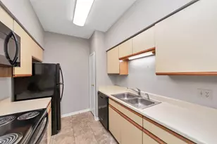 9850 Pagewood Ln, Houston, TX 77042 - Photo 11