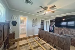 509 Light St, Anahuac, TX 77514 - Photo 9