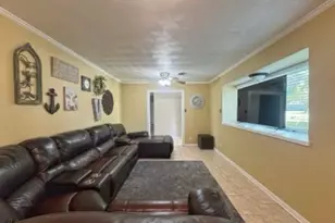 509 Light St, Anahuac, TX 77514 - Photo 3