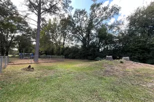 1635 W Galveston St, Hempstead, TX 77445 - Photo 11