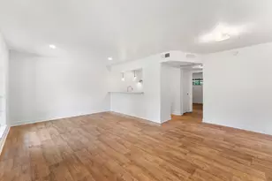 1016 E Tri Oaks Ln Unit 45 Ln, Houston, TX 77043 - Photo 13