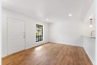 1016 E Tri Oaks Ln Unit 45 Lane #45, Houston, TX 77043 - Photo 9