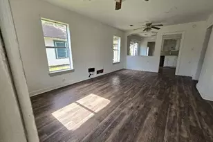 200 S Magnolia St, Highlands, TX 77562 - Photo 3