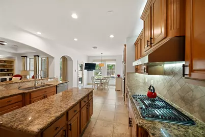 15 Heather Bank Place, The Woodlands, TX 77382 - Photo 13