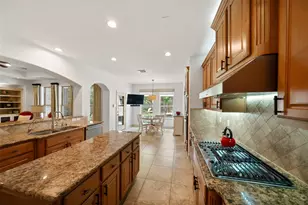 15 Heather Bank Pl, The Woodlands, TX 77382 - Photo 13