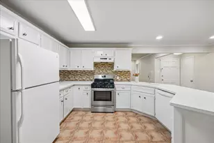 5615 Burlinghall Dr, Houston, TX 77035 - Photo 7