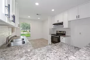 1 Ollerton Dr, Conroe, TX 77303 - Photo 7