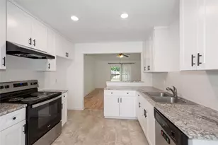 1 Ollerton Dr, Conroe, TX 77303 - Photo 3