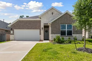560 Newcomb Holw Dr, Conroe, TX 77304 - Photo 1