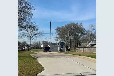 130 Heron Inlet S, Baytown, TX 77523 - Photo 3