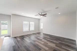 10313 S Goshawk Trl, Conroe, TX 77385 - Photo 7