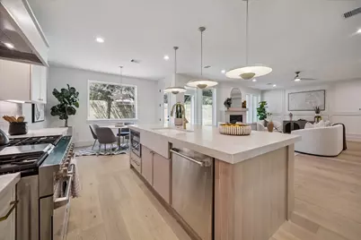 10422 Timberoak Drive, Houston, TX 77043 - Photo 17